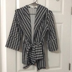 Black and white, 3/4 sleeve, front tie sweater